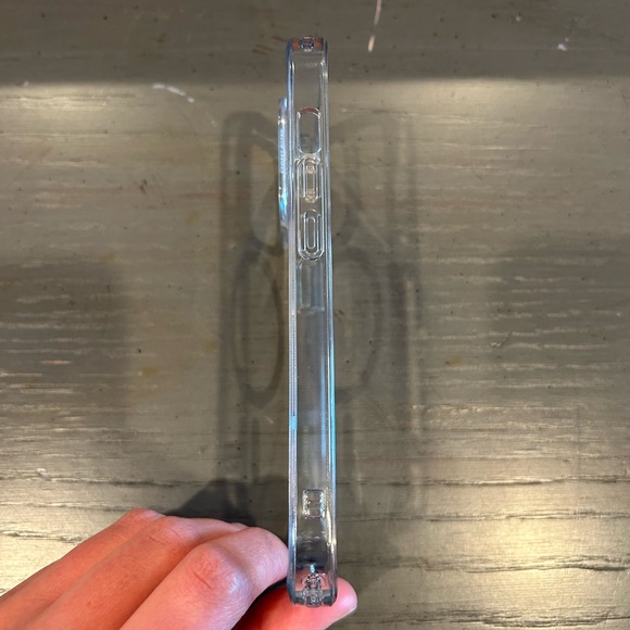 ESR Clear iPhone 14 Pro Case - Compatible with MagSafe - Picture 14 of 15